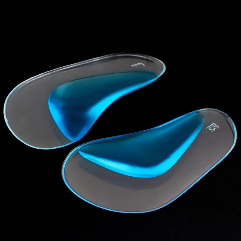 Insoles suitable for sneakers, providing stability and protection
