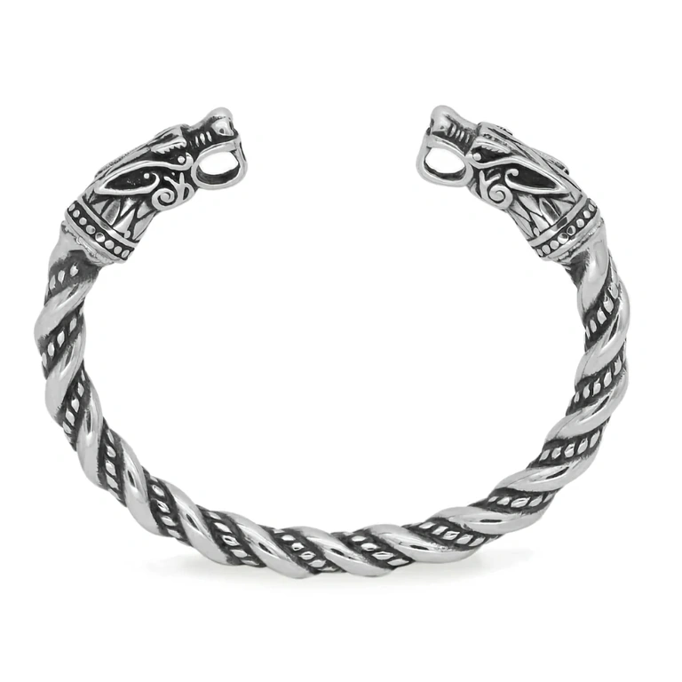 Jewelry with Viking symbol – embossed wolf heads