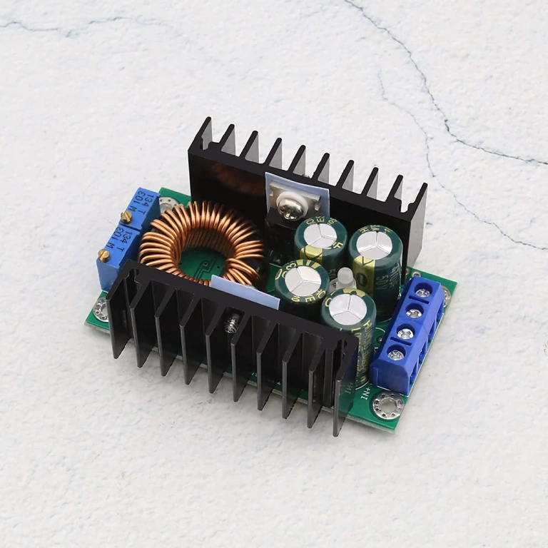 DC-DC regulator with 95% efficiency High-efficiency DC electronic converter