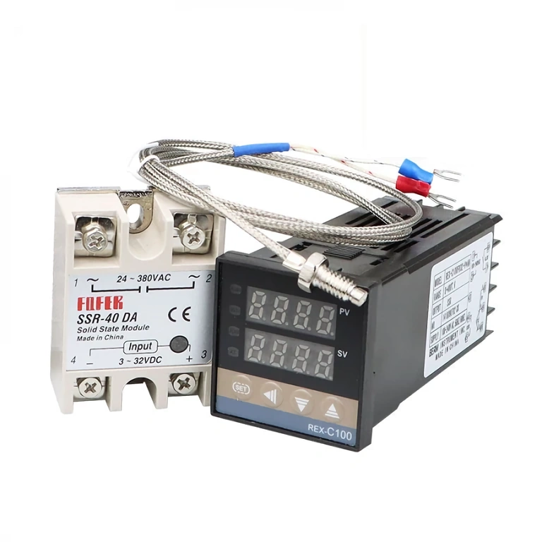 REX C100 industrial thermostat with SSR relay and probe REX C100 temperature controller for industrial use with K-type probe and relay