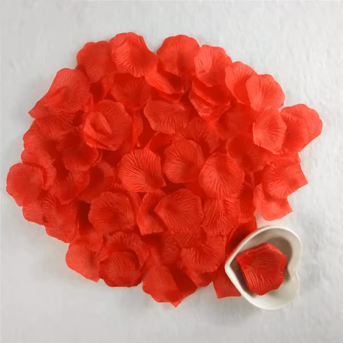 Decorative petals for weddings, events, romantic decor