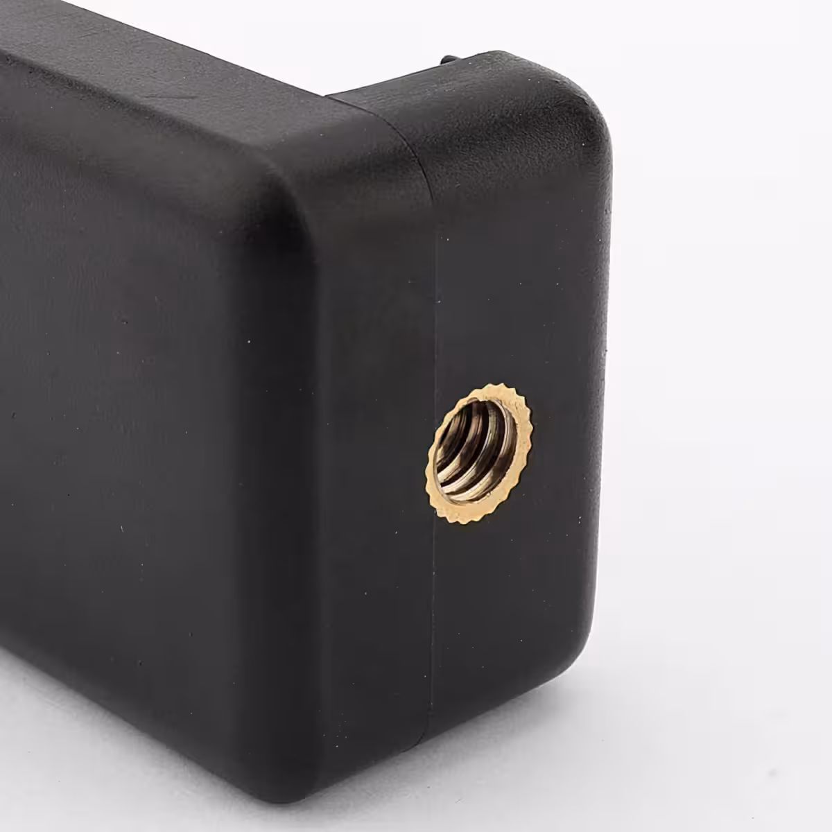 Adapter compatible with all smartphones for tripod mounting