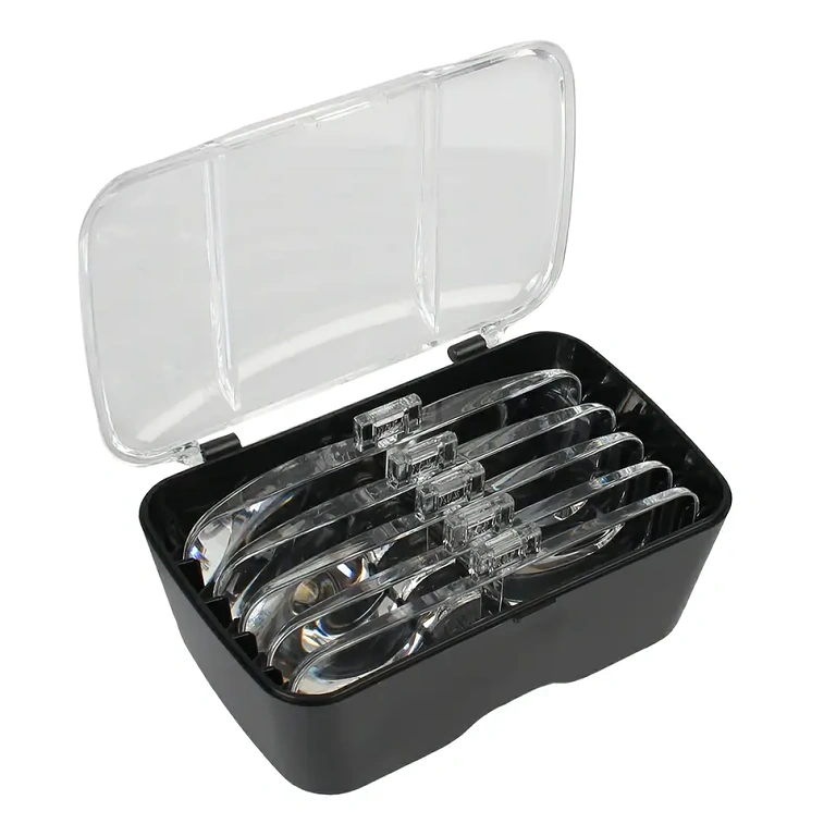 Magnifying glasses with carrying case and cleaning cloth