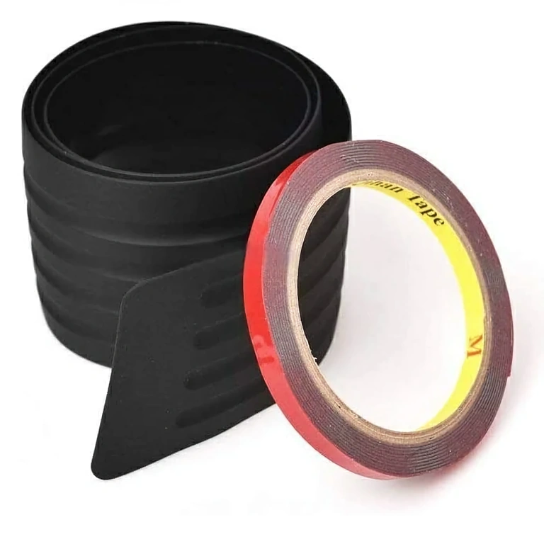 Rubber trunk protection with anti-slip surface, universal size