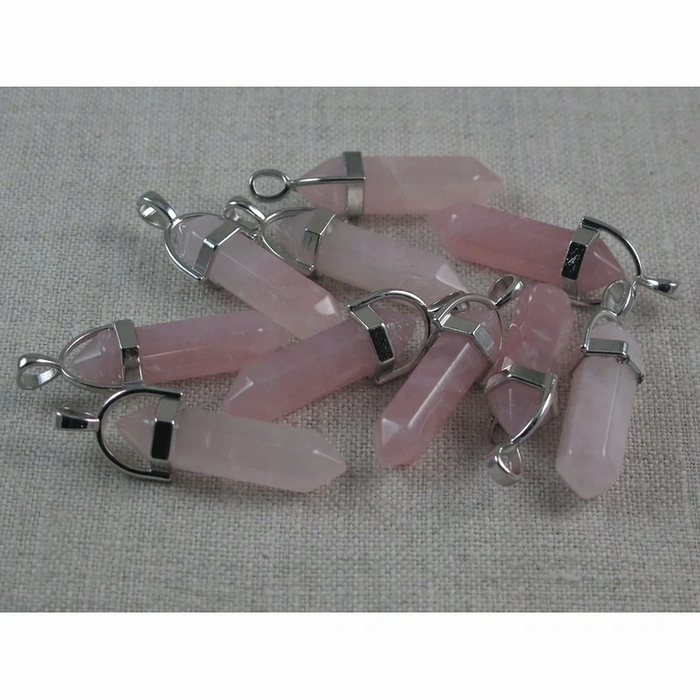 Jewelry for pregnancy and maternal love – rose quartz with beneficial effects