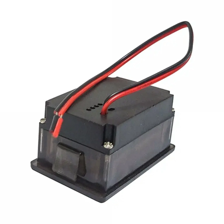 Universal digital voltmeter 12V-72V for batteries Accurate voltage measurement for automotive and electrical systems with clear display