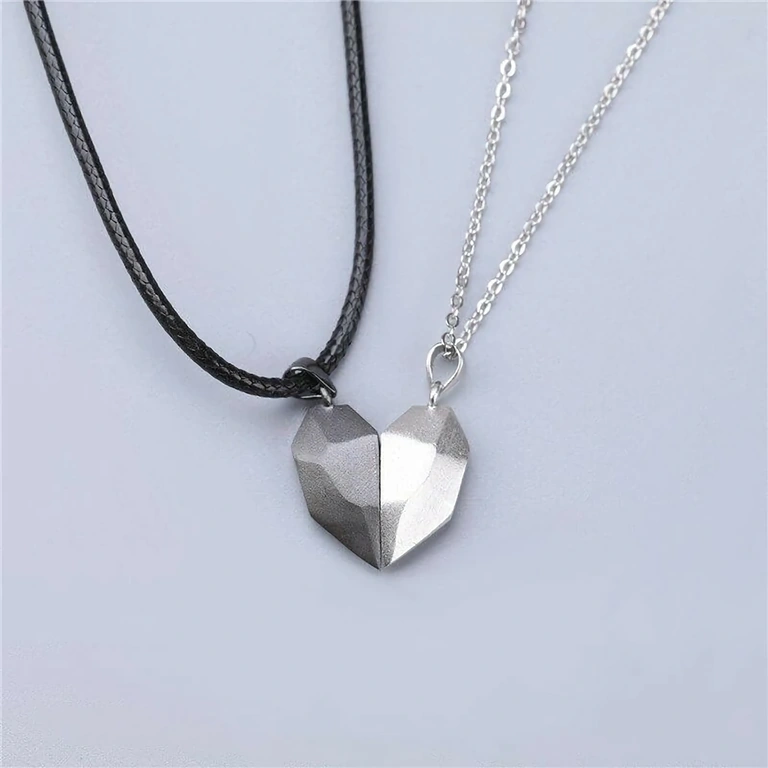 Necklaces with magnetic heart – perfect gift for him and her