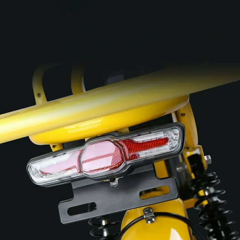 Brake light with turn signals for e-bike or electric scooter