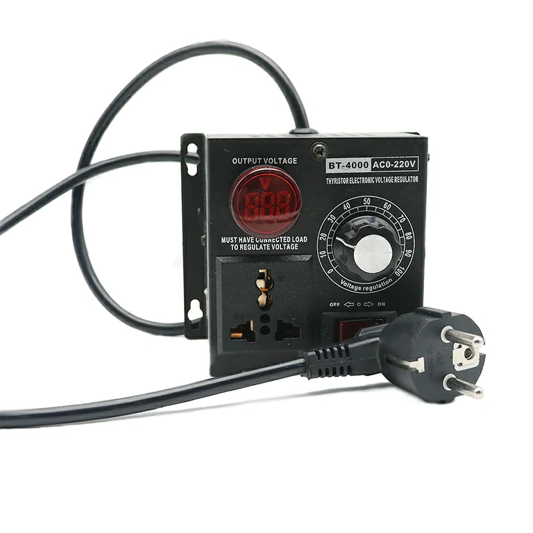 Voltage controller 0–230V with multifunction socket and adjustment dial