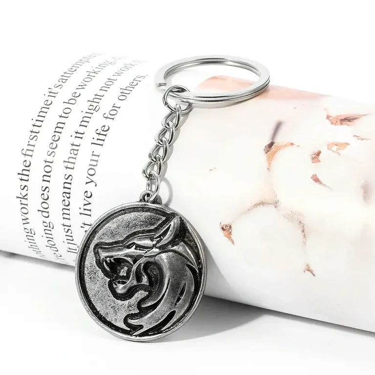Wolf necklace and keychain – The Witcher Metal necklace and keychain with wolf head, antique style