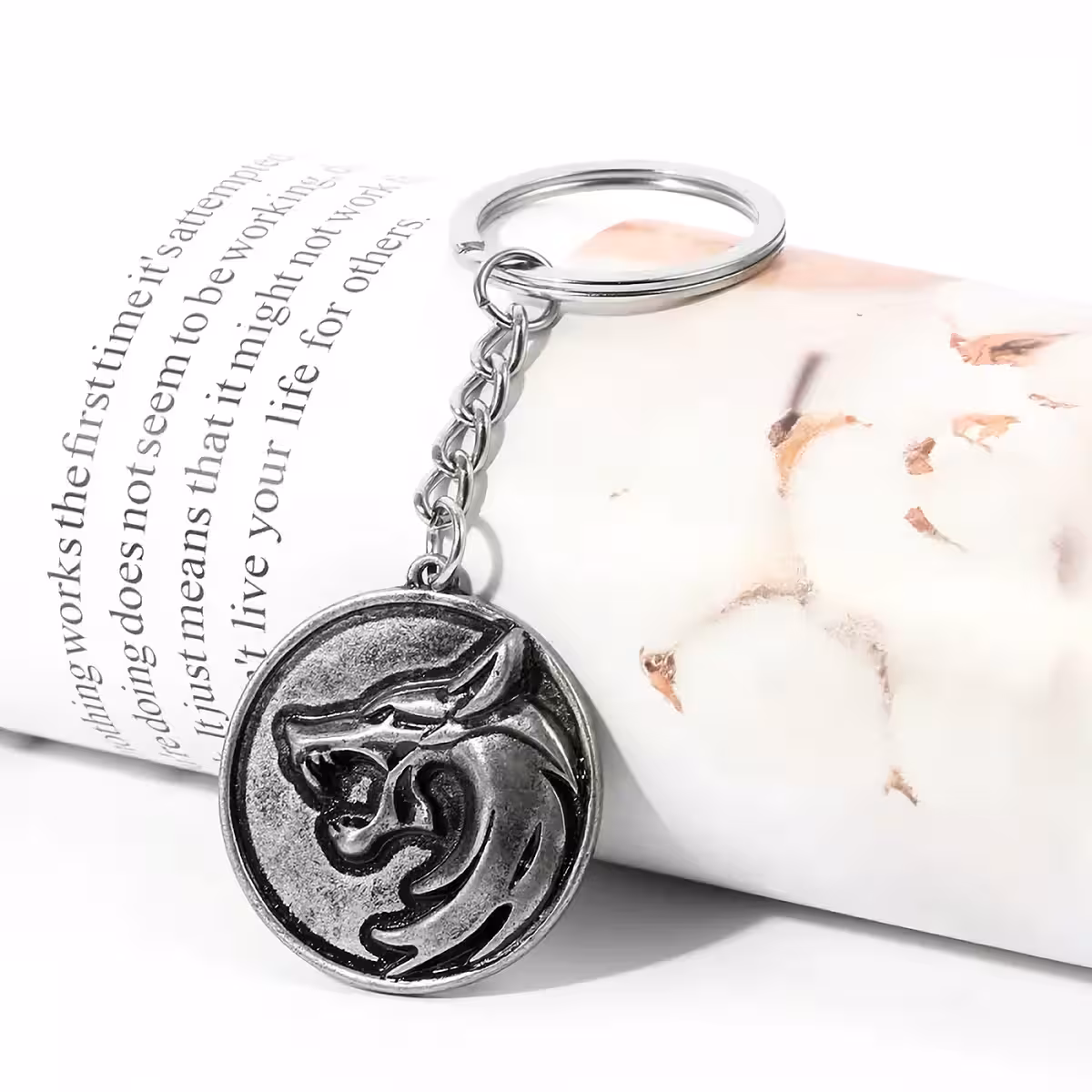 Metal necklace and keychain with wolf head, antique style