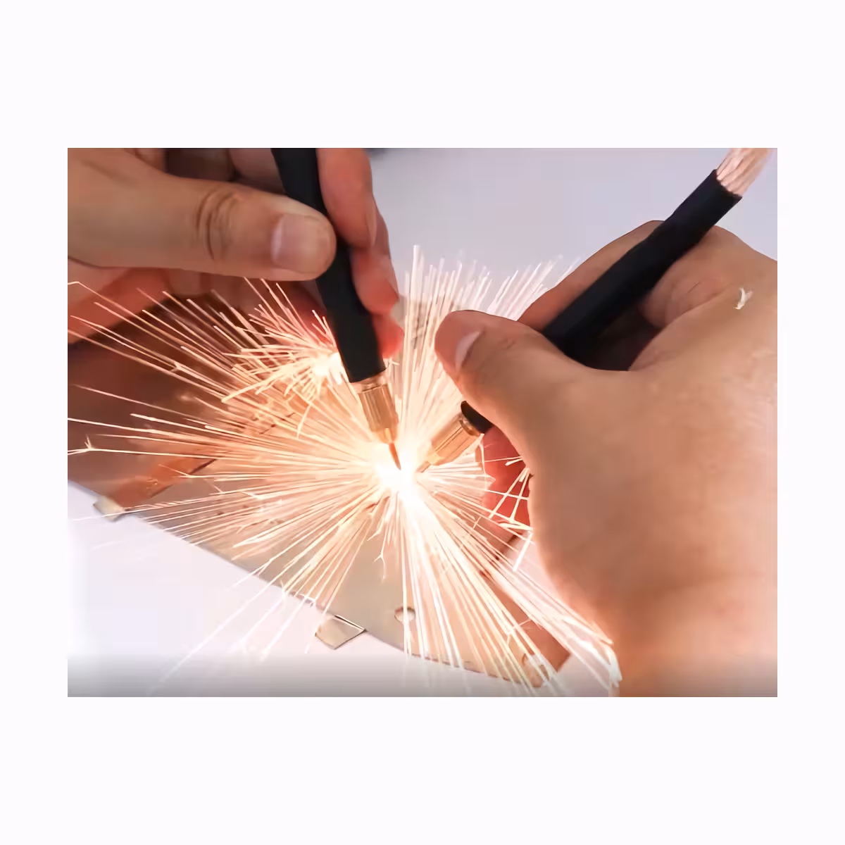 Spot welding equipment for 18650 nickel strips