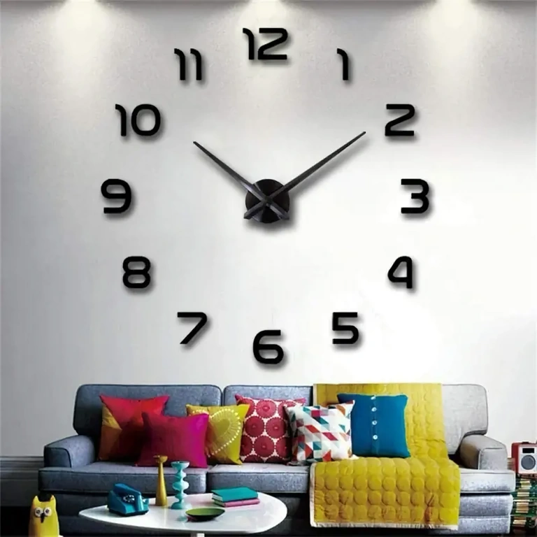 Wall clock with electronic mechanism, ideal for offices or workspaces