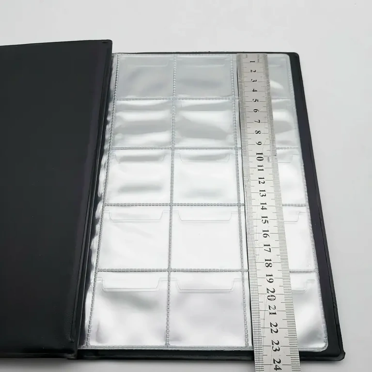 Compact collector’s album with dust protection