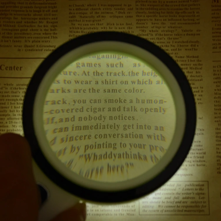 Magnifier with LED light and precise magnification for fine details