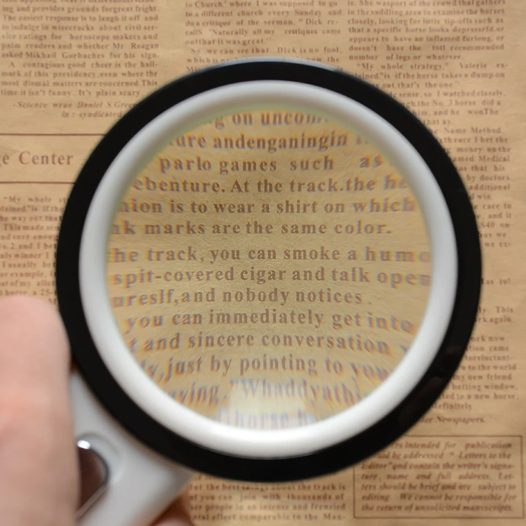 Magnifying glass with 107 mm lens, white and UV illumination, exceptional clarity