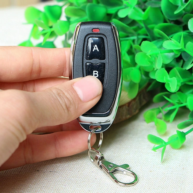 Compact 2-button model, operates at 433MHz, learning code 1527