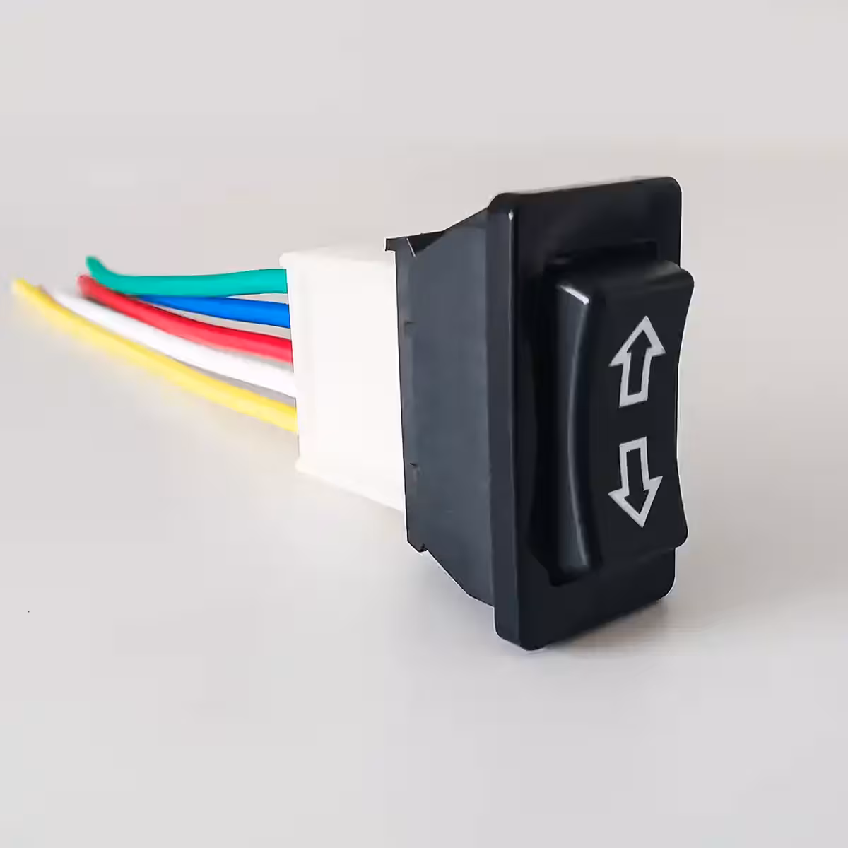 DPDT 5-pin switch for controlling DC motor rotation direction