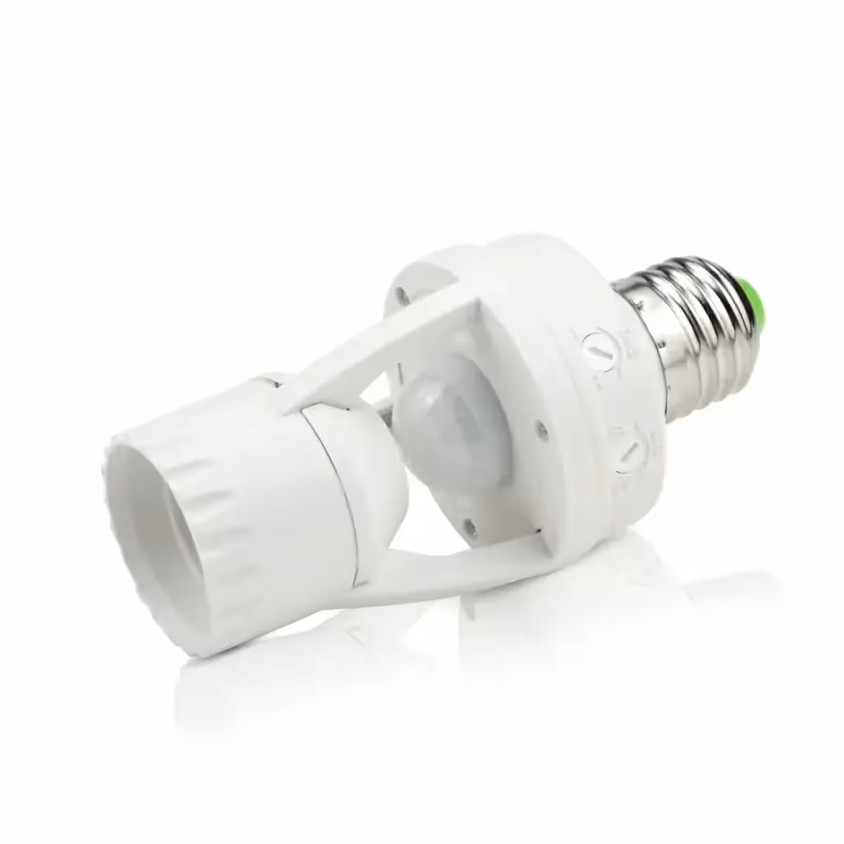 Socket with PIR motion sensor mountable instead of a regular bulb