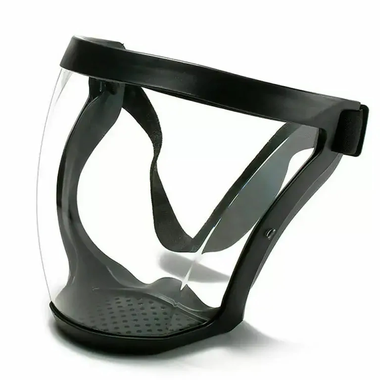 Face mask with transparent polycarbonate visor for clear visibility
