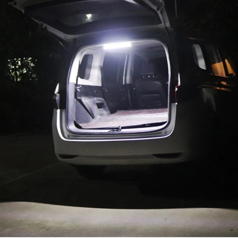 Powerful trunk illumination with LED lamp, ideal for night use