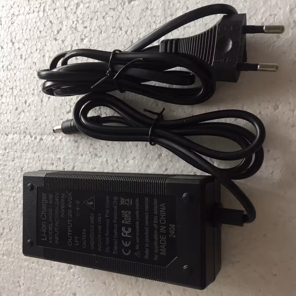 24V 2A charger – general view, compact and portable for electric vehicles