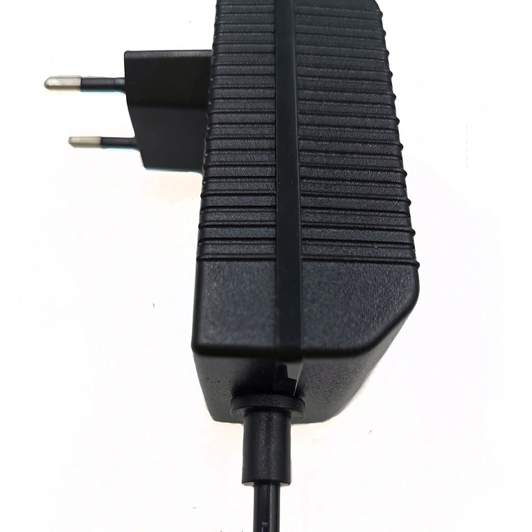 16.8V 2A Li-Ion charger – rear view with DC 2.1×5.5 mm plug for 14.4V battery charging, LED status included