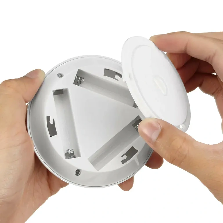 LED spots low power consumption, powered by 3 AAA batteries each