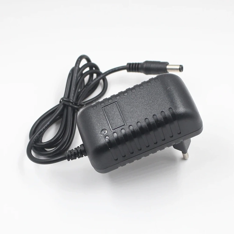 Charger with LED Indicator LiFePO4 charger with red/green LED indicator for charging status