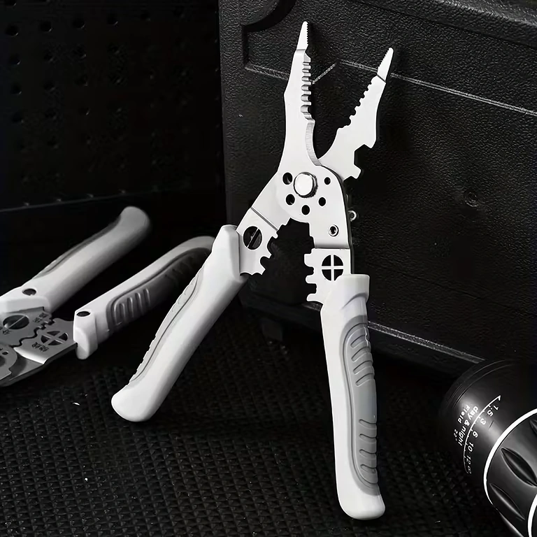 Calibrated Holes for Wire Stripping Calibrated Holes for Accurate Wire Stripping of Different Thicknesses